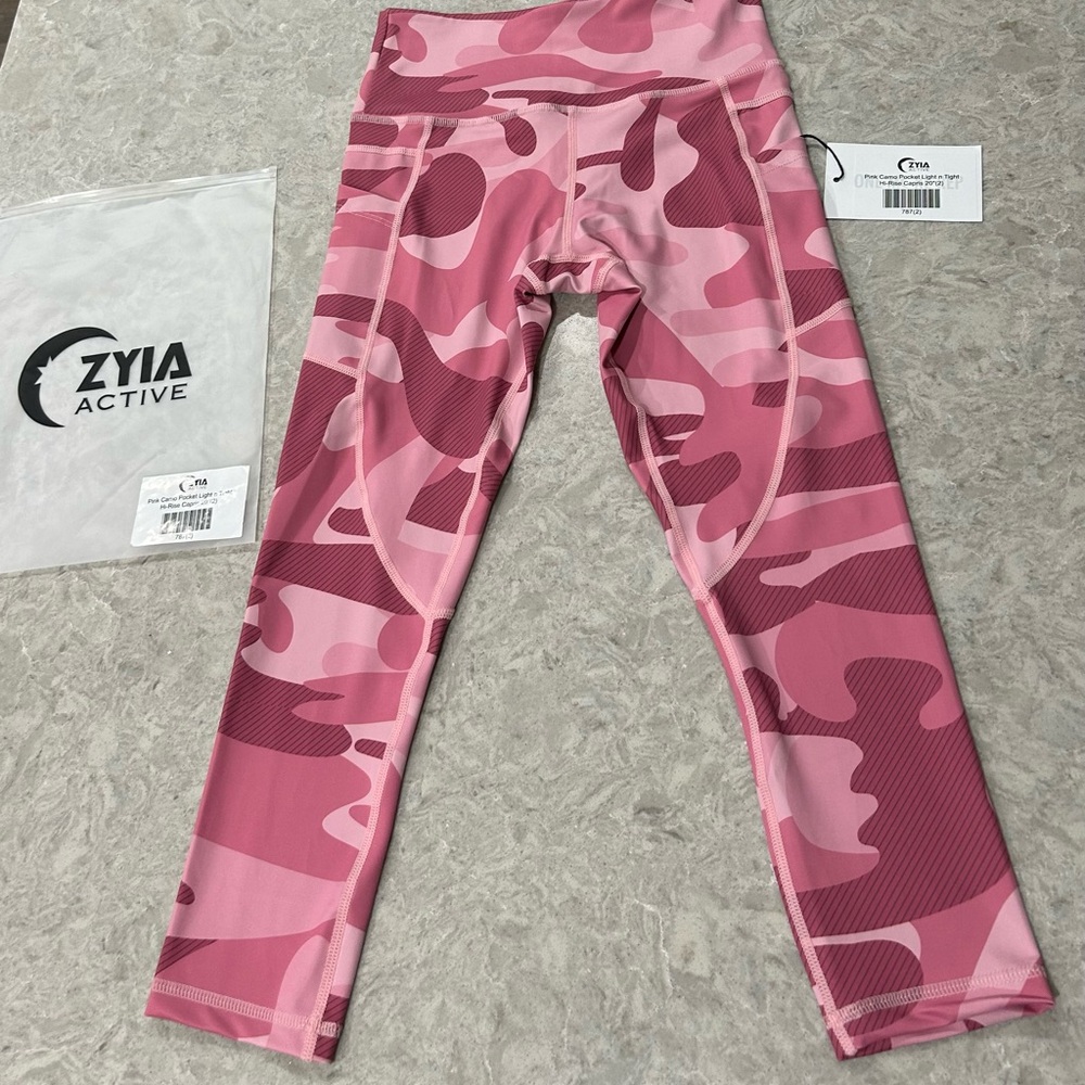 Zyia Pink Camo Pocket 20” Capris size 2 New with Tags